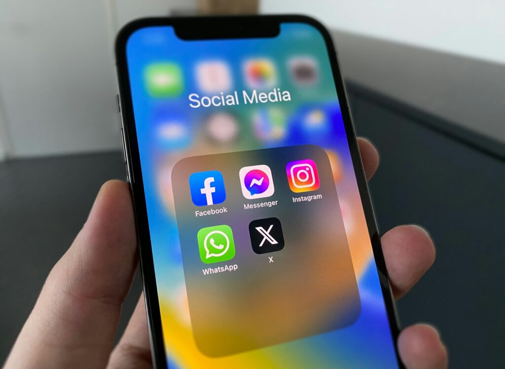 Smartphone avec des applications de messagerie