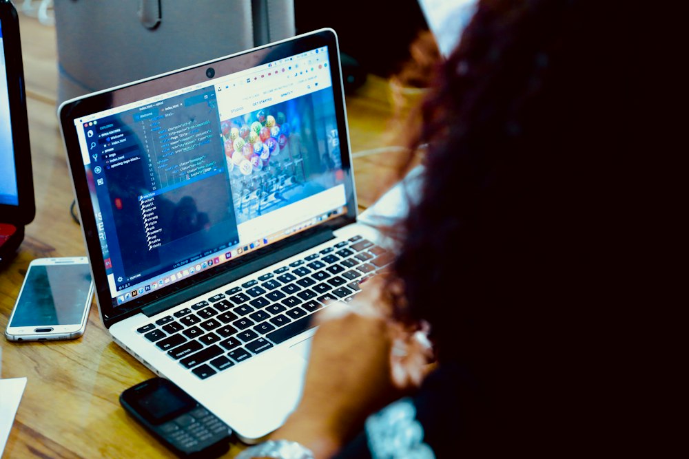 Pourquoi votre entreprise a besoin d'un site web, même avec une page Facebook Pourquoi votre entreprise a besoin d’un site web, même avec une page Facebook